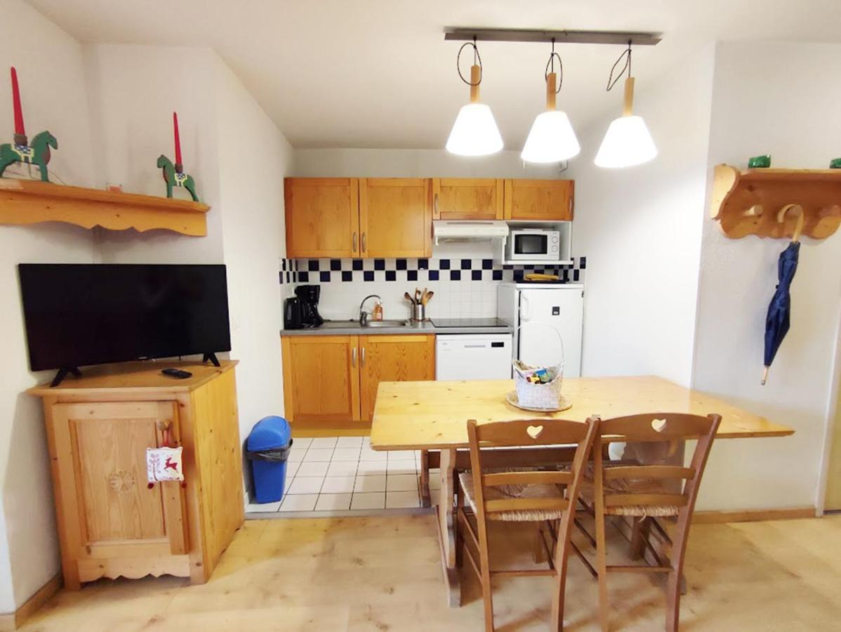 Le 102, T3 Pour 5 Personnes, Vue Montagne, Classe 2 Etoiles Nf, Parking, Piscine En Ete Bagneres-de-Luchon Exterior photo